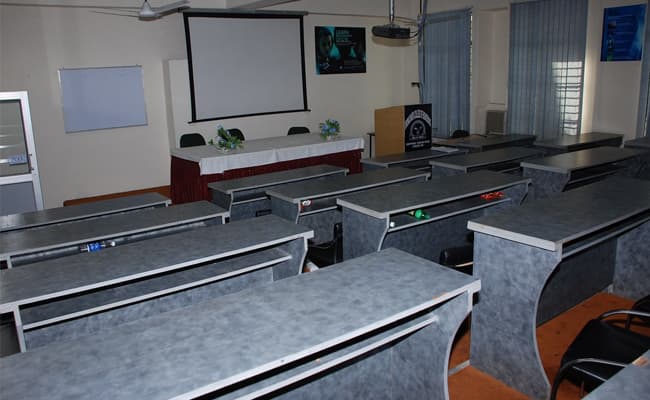 dronacharya-college-of-engineering-dce-0011-class-classroom