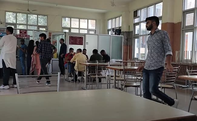 1-0000-capture3-cafeteria