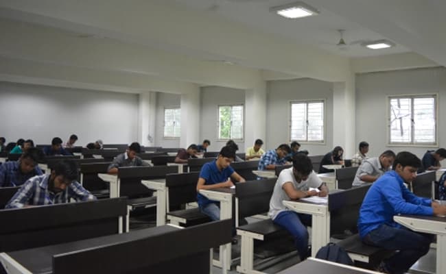 1-0000-layer-5-classroom-84