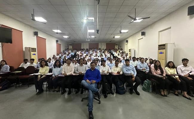 FMS Delhi Classroom 1 .webp