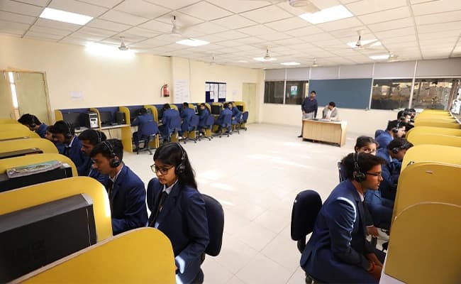 GNIM, Greater Noida Labs 2.webp