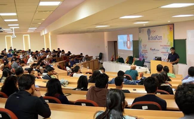 XLRI, Gurgaon Classroom 2.webp