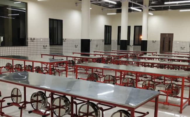 1-0004-layer-1-cafeteria-82