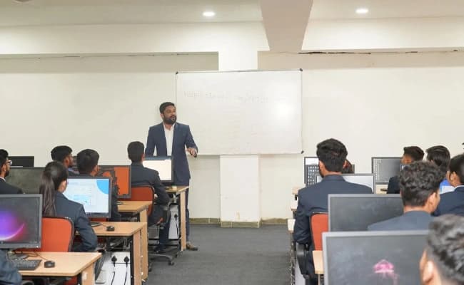 SKITM, Indore Classroom 3.webp