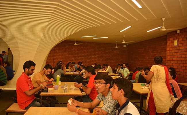Cafeteria 3.webp
