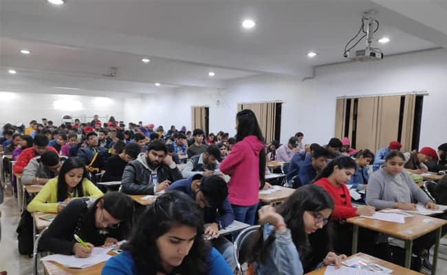 1-0004-layer-1-classroom-206