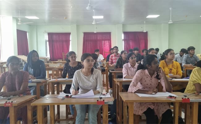 4-0006-classroom-classroom-2