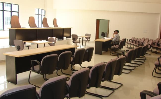 hidayatullah-national-law-university-hnlu-raipur-classroom-0003-layer-2-classroom