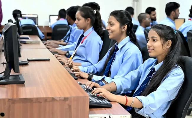 AIMT, Lucknow Labs 4.webp