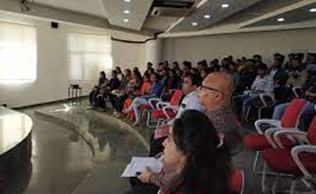 baddi-university-of-emerging-sciences-and-technologies-buest-classroom-0002-layer-2-classroom