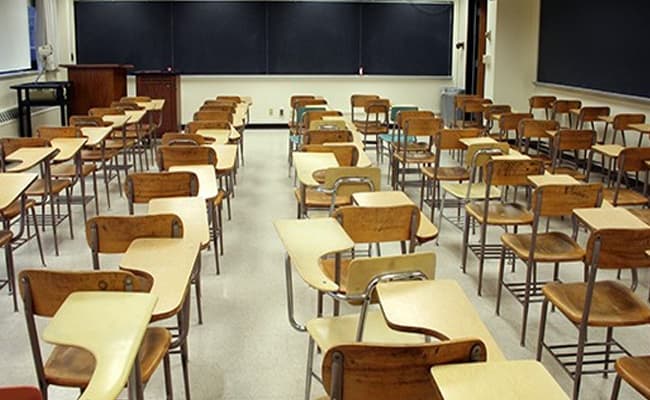 baddi-university-of-emerging-sciences-and-technologies-buest-classroom-0000-layer-4-classroom