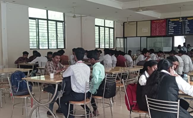 04-cafeteria-2