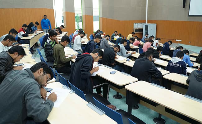 1-0002-ani05844-classroom