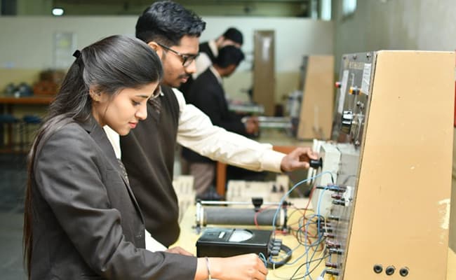 its-engineering-college-0012-lab-lab