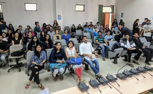 hidayatullah-national-law-university-hnlu-raipur-classroom-0001-layer-4-classroom