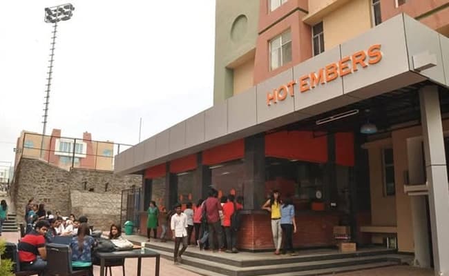 manav-rachna-university cafeteria 1.webp