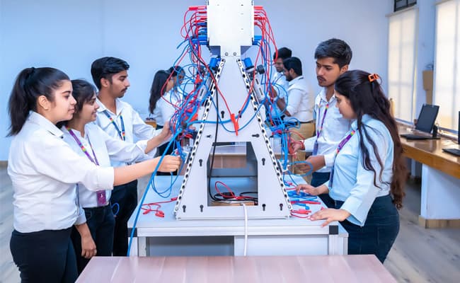 dronacharya-college-of-engineering-dce-0005-lab-lab