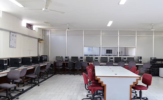 punjab-institute-of-management-and-technology-pimt-0001-class2-classroom