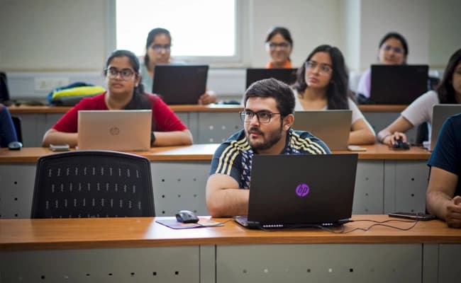 SNU Greater Noida Classroom 5.webp