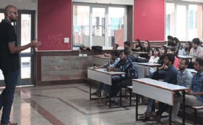 3-0007-classroom-classroom-6