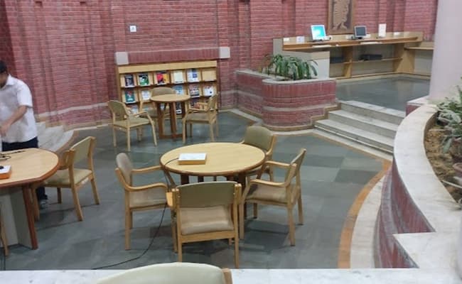 1-0001-layer-4-cafeteria-92