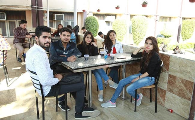 cafeteria-4-cafeteria-12