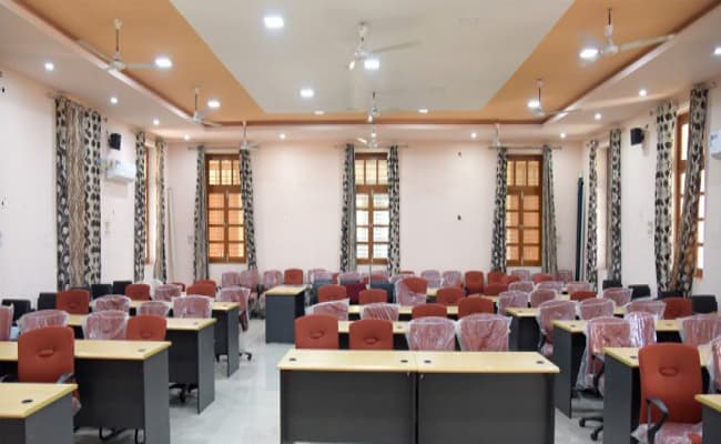 1-0002-layer-3-classroom-106
