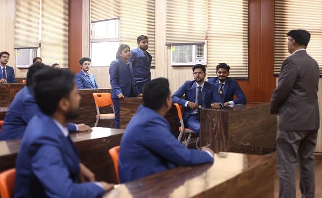 GNIM, Greater Noida Classroom 5.webp