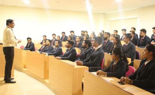 SVIIMS, Mumbai Classroom 1.webp