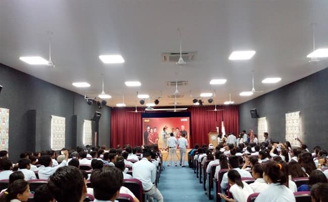 dolphin-pg-institute-of-biomedical-natural-sciences-2-0000-layer-5-classroom