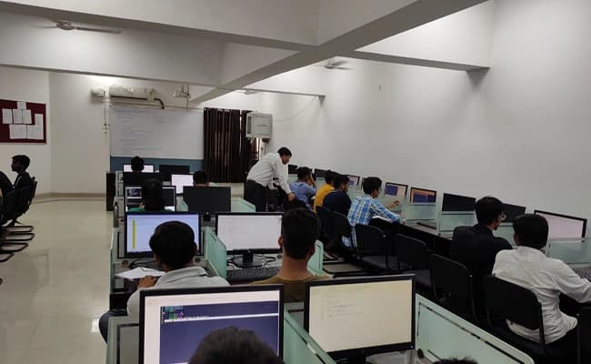 University of Lucknow Labs 1.webp