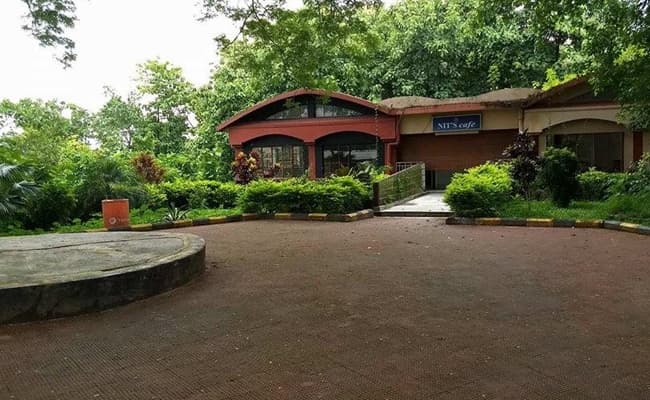 1-0000-layer-5-cafeteria-60