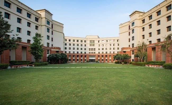 SNU Greater Noida Ground 2.webp