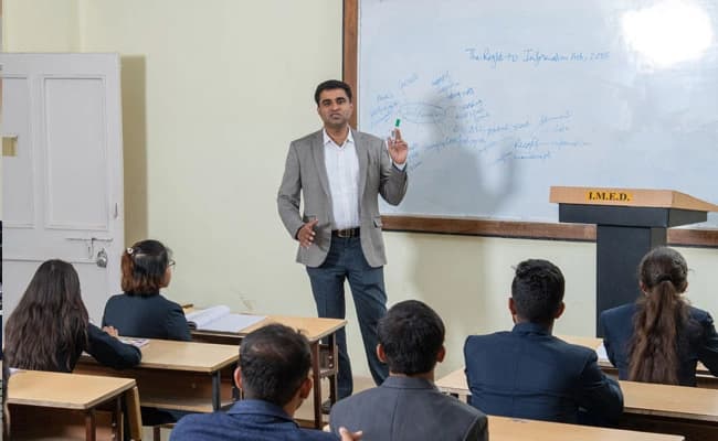 IMED Sadashiv Classroom 1.webp