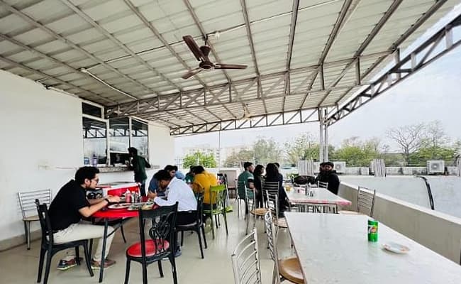 gallery-0010-cafeteria1-cafeteria