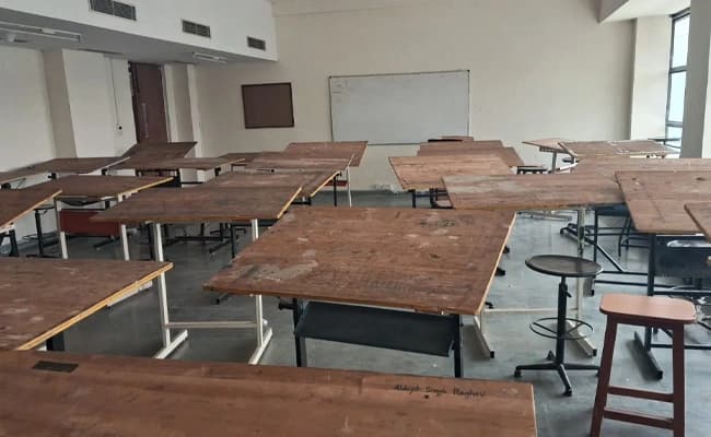 Amity University, Gurgaon Classroom 4.webp