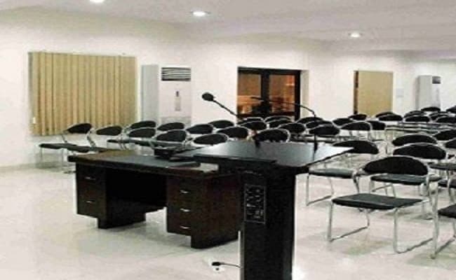 1-0000-layer-5-classroom-191
