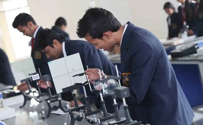 SBS University, Dehradun Labs 4.webp