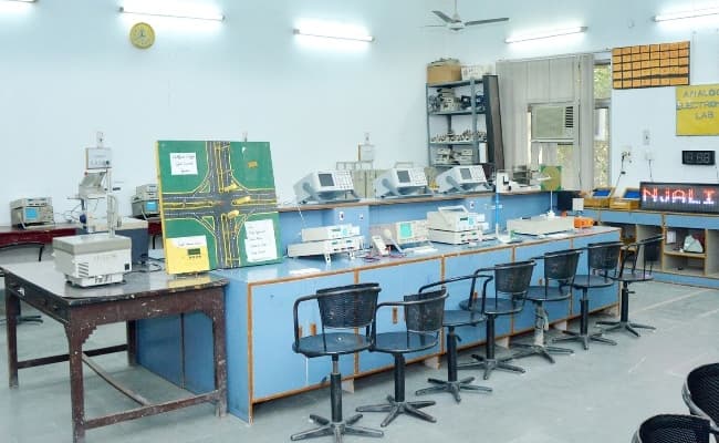 the-technological-institute-of-textile-and-sciences-tits-0001-class3-classroom