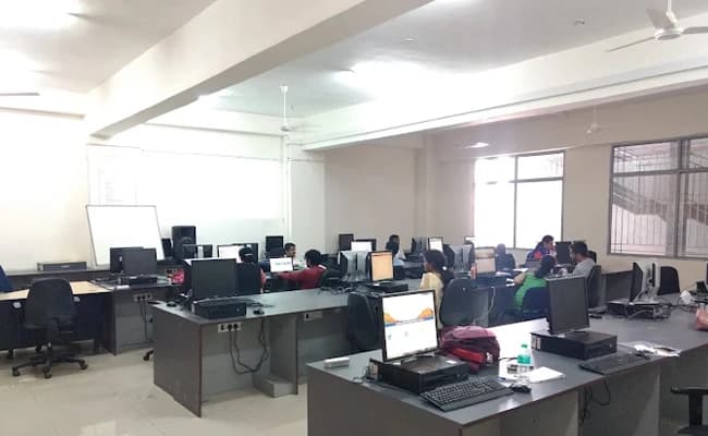GCEM, Bangalore Labs 4.webp