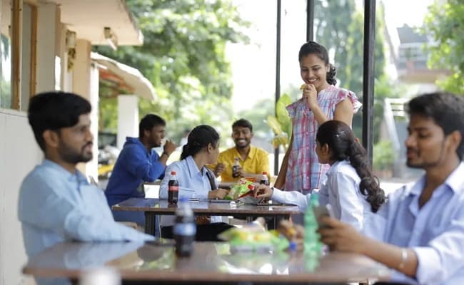 IIAM, Vishakhapatnam Cafeteria 2.webp