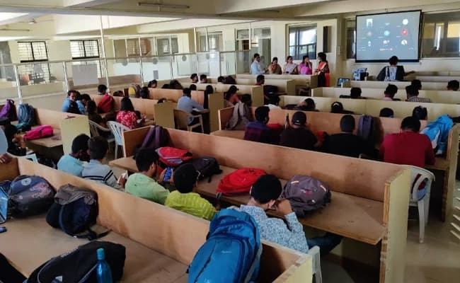 WBS, Pune Classroom 4.webp