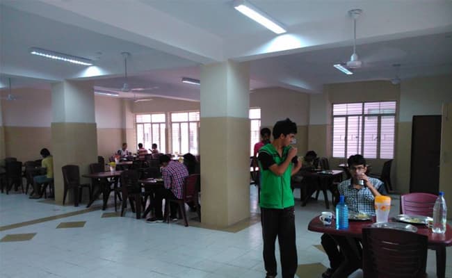 1-0000-layer-5-cafeteria-76