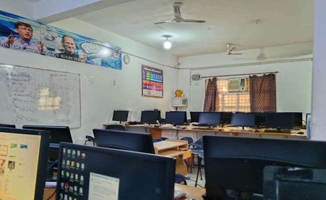 bfit-group-of-institutions-bfit-0002-layer-12-classroom