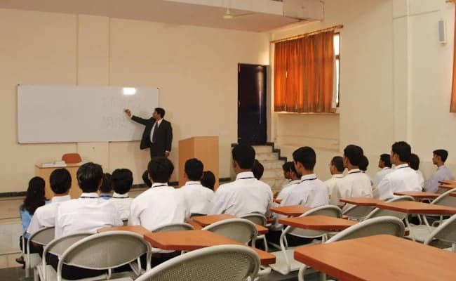 AIM, Greater Noida Classroom 1.webp