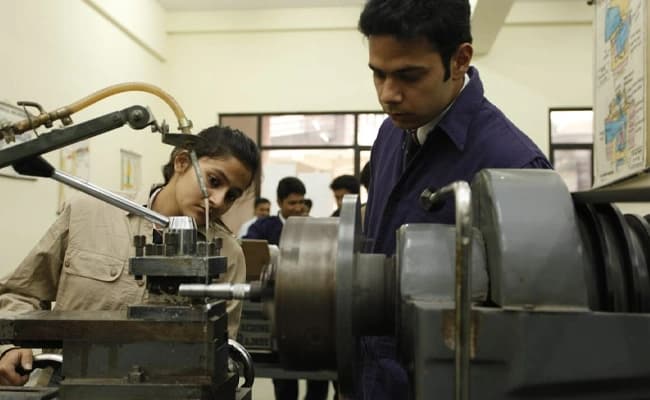 DIT University, Dehradun Labs 3.webp