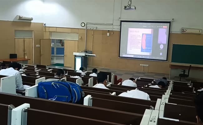 9-0010-classroom-classroom