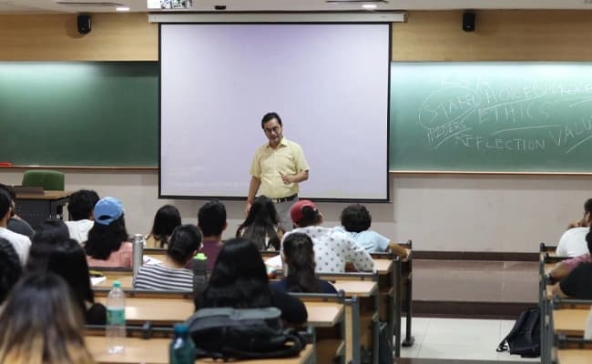 SNU Greater Noida Classroom 4.webp