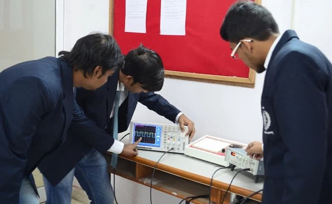 UEM, Kolkata Labs 3.webp
