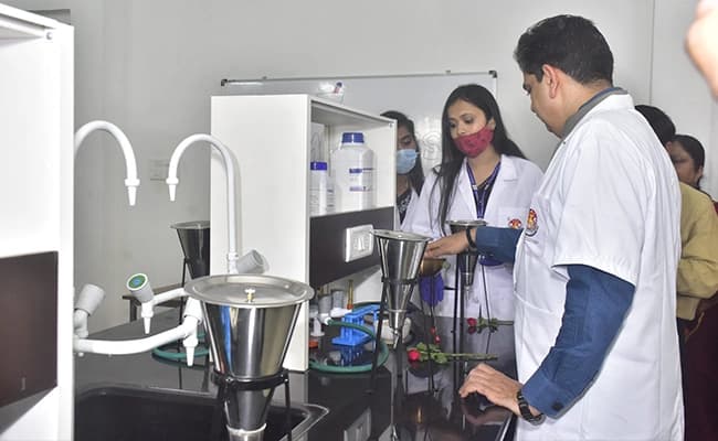 University of Lucknow Labs 2.webp